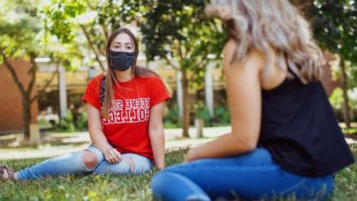 Students with masks on quad